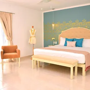 Unic Design & Restaurant- 5th Avenue (adults Only) מלון פלאייה דל כרמן
